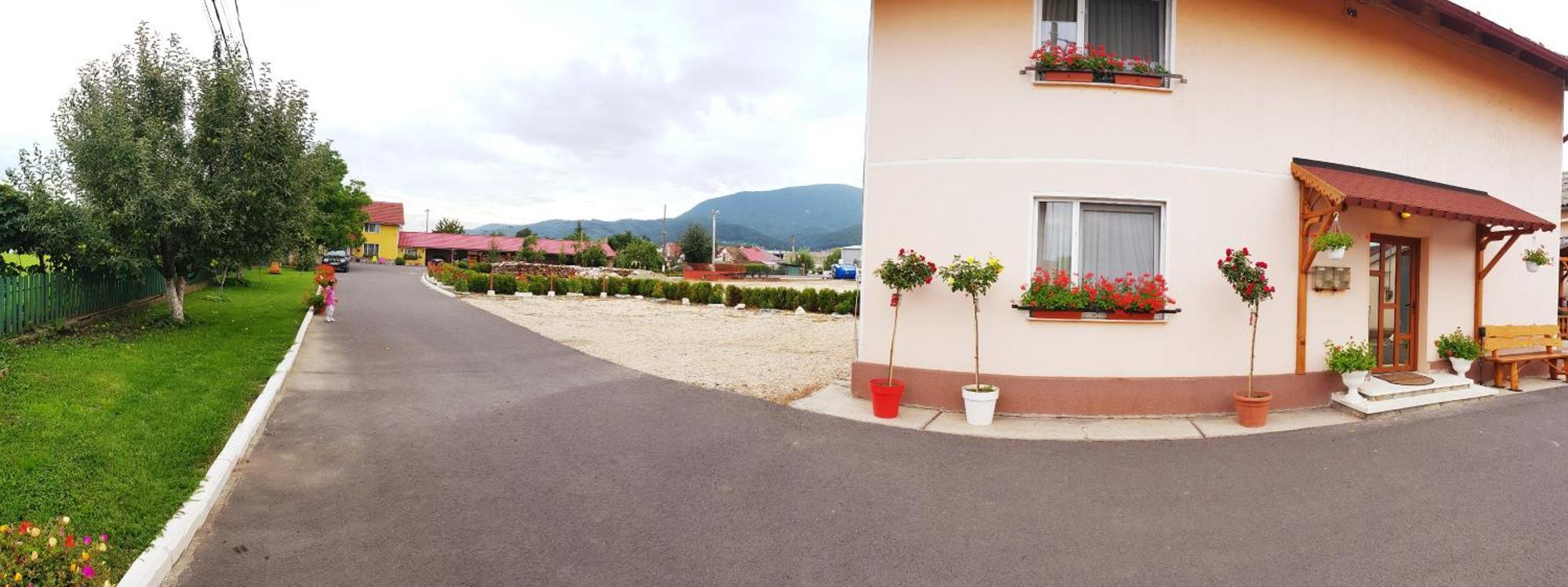 Hotel Cazare La Troita Codlea Exterior foto