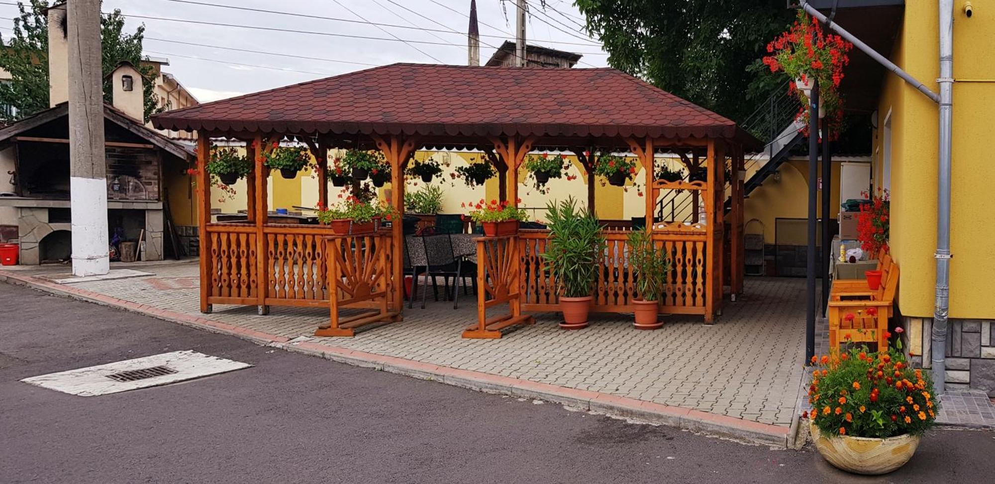 Hotel Cazare La Troita Codlea Exterior foto